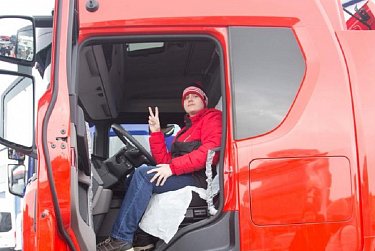 За рулем экскаватора и самосвала